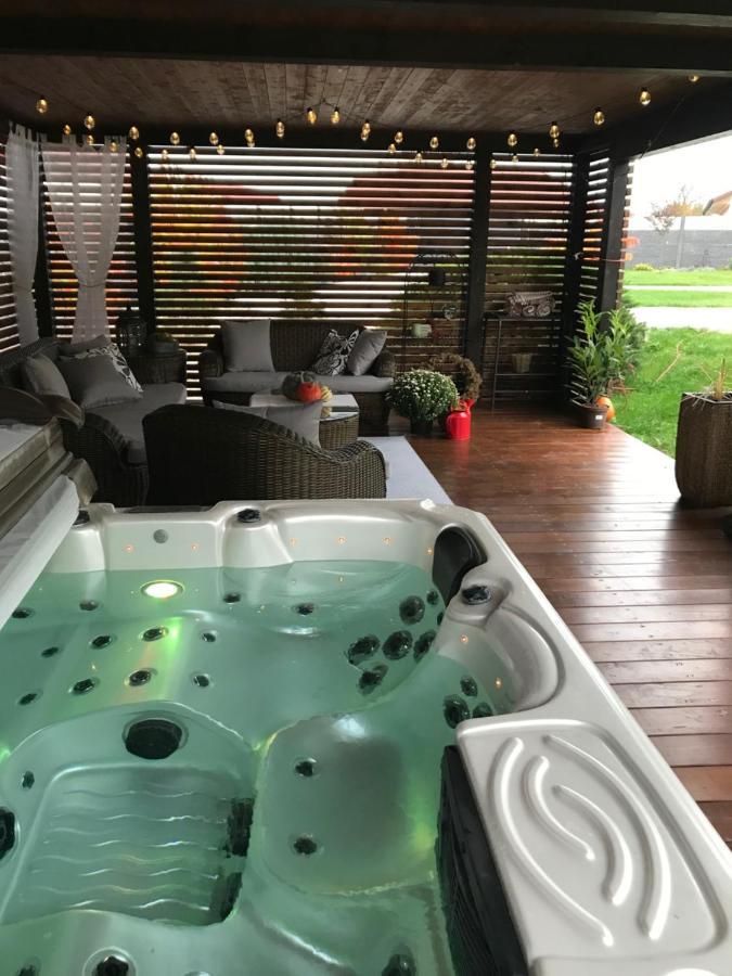 Orchardhouse Farmhouse, Wellness Chrast  Экстерьер фото